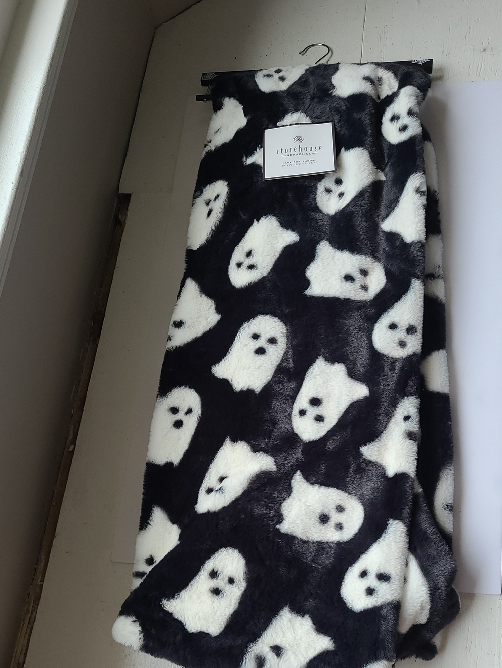 Stonehouse Home Black & White Ghost Plush Throw